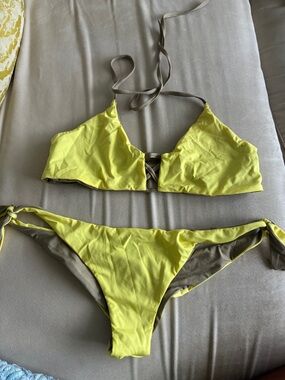 Reversible Women’s Bikini Set with sexy back detail in size S, brand new